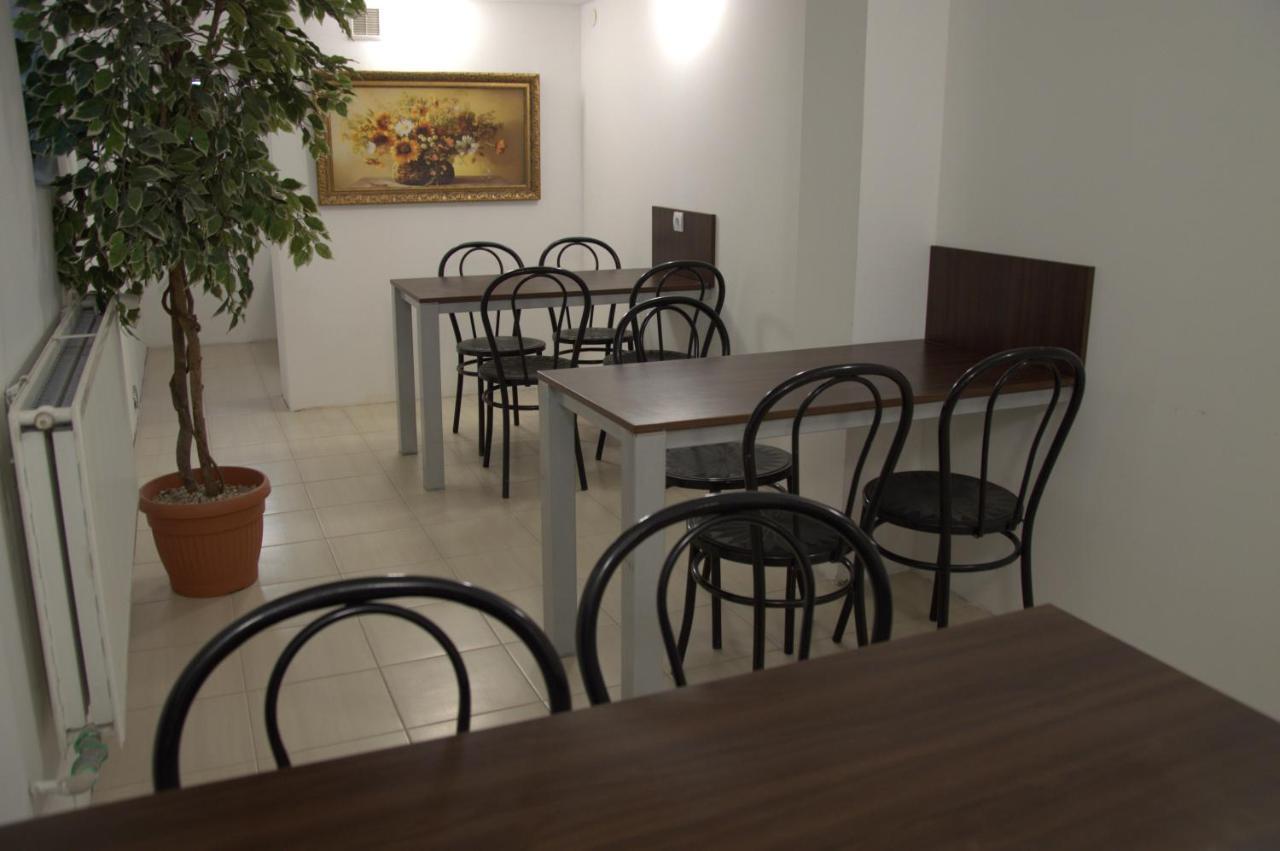 Hostel Malva Łomianki エクステリア 写真